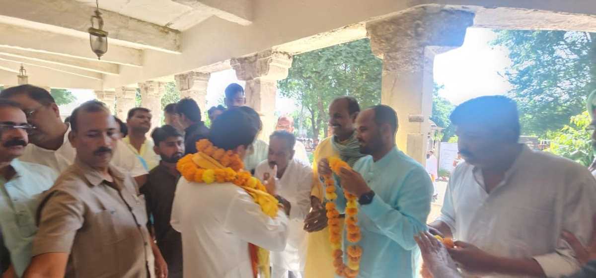 ज्योतिरादित्य सिंधिया ने चंदेरी में ली पोलिंग बूथ कार्यकर्ताओं की बैठक